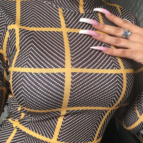 🙅🏻‍♀️ SOLD OUT Crispy Patterned Bodycon Dress - Picture 5 of 6